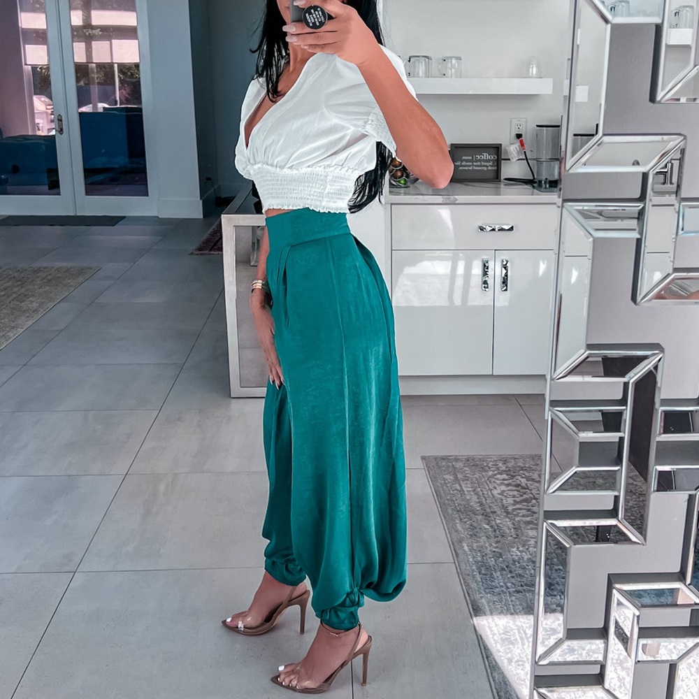 Beautiful emerald green genie pants with ties at the ankles.